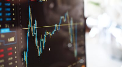 2026年在线教育行业报告封面，数据图表展示中国在线学习用户规模突破3亿，增速明显