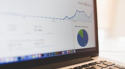 Python编程学习热度数据图，折线图显示2026年编程类课程搜索量同比增长约35%
